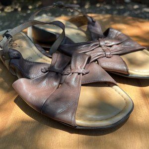 Gabor Strappy Leather Flat Sandal (US size 9/UK size 6,5)